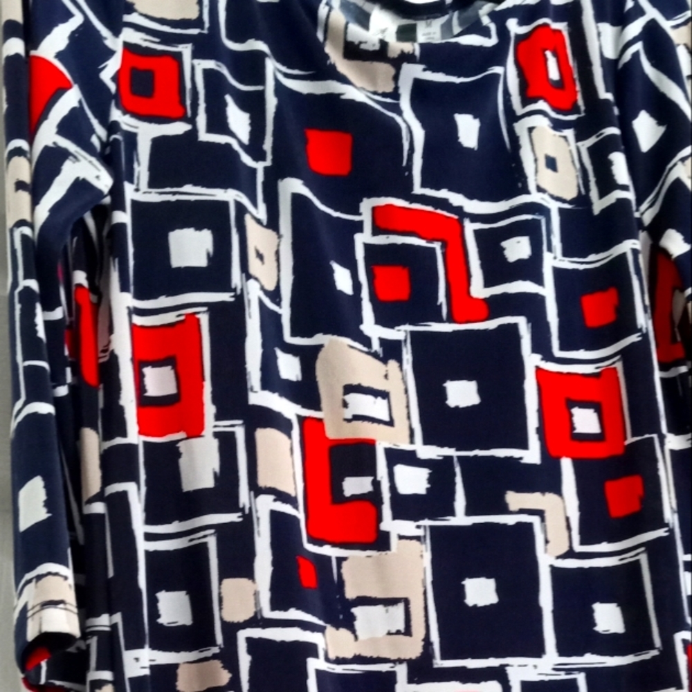 Ladies multi red dress. Size m 100 percent polyester. Brand is Tacera .